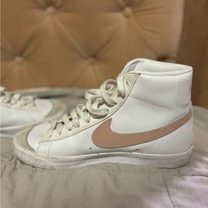 Nike Blazers White and pink  High-Top Sneakers